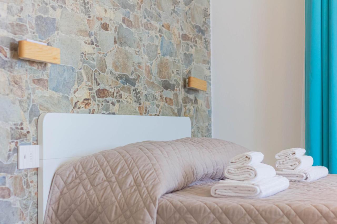 Roccabianca Rooms & Studios Stintino Bagian luar foto